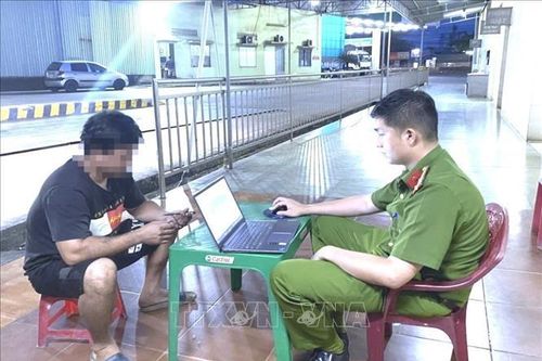 Tạm giữ 5 đối tượng để điều tra về hành vi 'Lừa dối khách hàng'