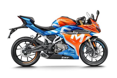 Môtô 300 phân khối, phanh ABS 2 kênh, giá gần 90 triệu đồng