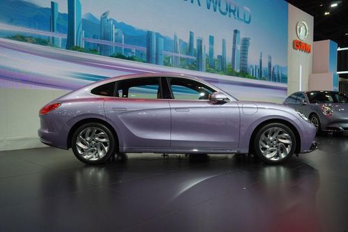 Xe sedan công suất 408 mã lực, thiết kế sang chảnh, giá gần 870 triệu đồng