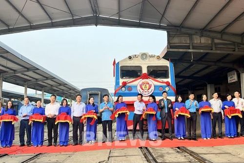 Đường sắt khai trương đoàn tàu tuyên truyền Đại hội XIII Công đoàn Việt Nam