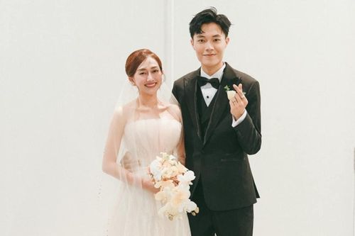 Cặp sao Vbiz mới cưới thông báo 'tin vui', hóa ra có liên quan đến ngày trọng đại