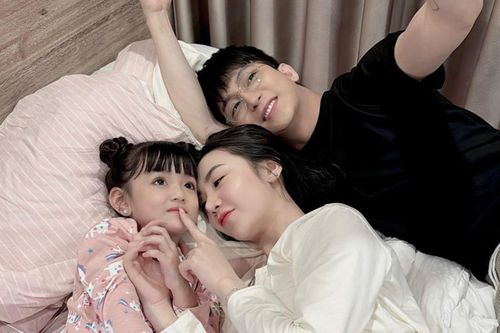 Ảnh gia đình hạnh phúc của Quỳnh Kool - B Trần ở Chúng Ta Của 8 Năm Sau trước biến cố ngoại tình