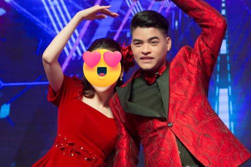 Nữ ca sĩ nổi tiếng khắp miền Tây thông báo chia tay với bạn trai, lý do vì 'xa mặt cách lòng'