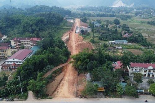 Hà Giang: Nhiều nhà thầu 'quen mặt' với tỷ lệ tiết kiệm siêu thấp