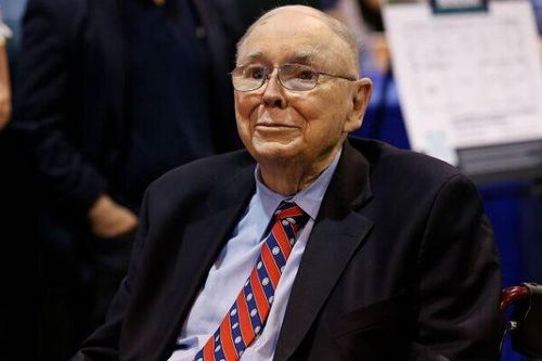 Nhà đầu tư đại tài Charlie Munger, cánh tay phải của Warren Buffett, qua đời ở tuổi 99