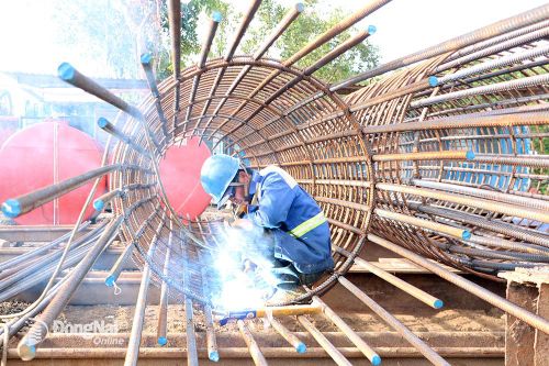 Bứt tốc thi công cầu Thống Nhất