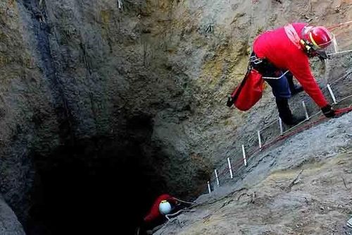 Nam Phi: Rơi thang máy ở mỏ bạch kim khiến 11 thợ mỏ thiệt mạng