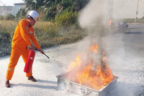 Bồi dưỡng nghiệp vụ phòng cháy, chữa cháy cho cán bộ, nhân viên PC Lào Cai