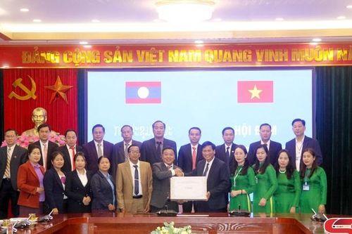 Hội đàm trao đổi công tác quản lý đối tượng lao động tự do hai bên biên giới