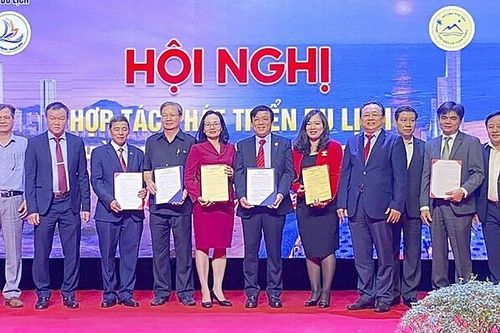 Hợp tác phát triển du lịch giữa hai tỉnh Phú Yên và Khánh Hòa