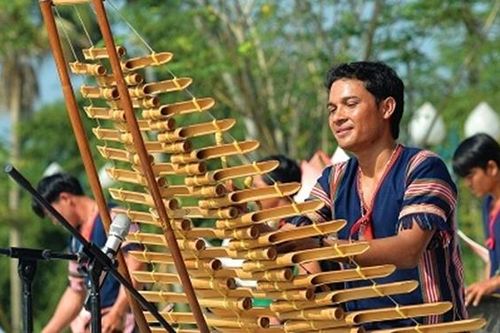 Bảo tồn văn hóa cồng chiêng, làng nghề truyền thống