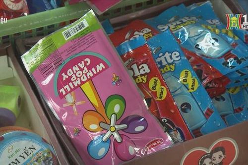 Cảnh giác với đồ ăn vặt không rõ nguồn gốc