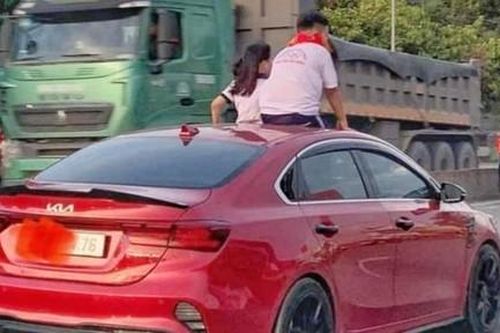 Đồng Nai: Phạt tài xế ô tô chở 2 học sinh trên nóc xe gây xôn xao mạng xã hội