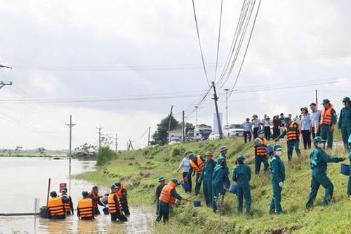 Bảo đảm an toàn đê điều ngay từ cơ sở