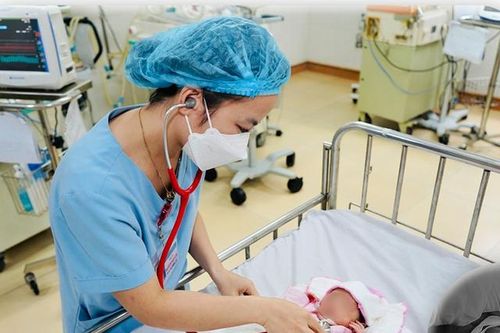 Cứu sống mẹ con sản phụ bị rau bong non thể nặng