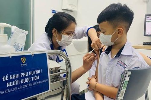 Hệ thống tiêm chủng VNVC dẫn đầu Top 10 công ty dược uy tín năm 2023