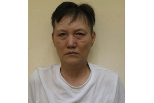 Từ biểu hiện nghi vấn của người phụ nữ, lộ gói ma túy