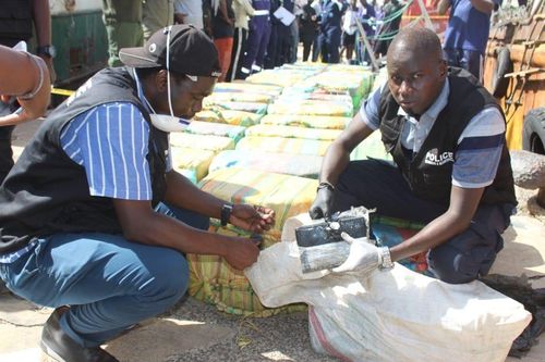 Hải quân Senegal thu giữ gần 3 tấn cocaine