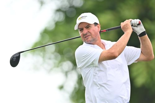 Các golfer huyền thoại cũng lắc đầu ngao ngán trước hố HIO của Vinpearl Golf Nha Trang