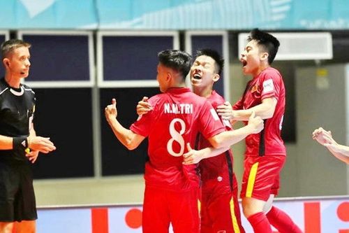 Lập hat-trick trong 9 phút, ĐT Việt Nam giành chiến thắng lịch sử ở World Cup trước đối thủ hơn 18 bậc
