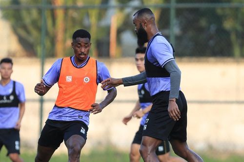 Ngoại binh Hà Nội FC chưa thể ra mắt vì án treo giò