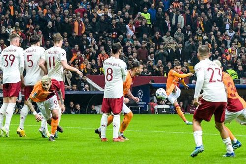 MU đánh rơi chiến thắng trước Galatasaray vì sai lầm của trọng tài?