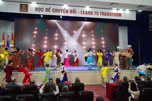 Lần đầu tiên diễn đàn quốc tế về ngôn ngữ ứng dụng diễn ra tại Trường ĐH Hà Nội