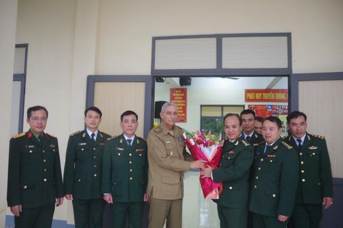 Đoàn sĩ quan trẻ Bộ các Lực lượng vũ trang Cách mạng Cuba đến thăm, giao lưu tại Ban Chỉ huy Biên phòng cửa khẩu cảng Vũng Áng - Sơn Dương