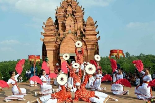 Bảo tồn và phát huy Lễ hội Katê của người Chăm để trở thành sản phẩm du lịch
