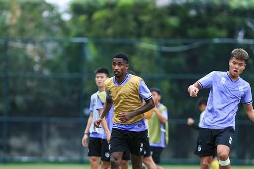 Ngoại binh mới của Hà Nội FC vẫn chưa thể ra mắt V-League