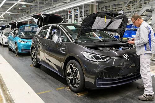 Volkswagen thừa nhận đang sa sút nghiêm trọng, buộc phải cắt giảm nhân sự