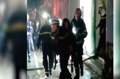 Cảnh sát PCCC kể lại phút cứu 2 bà cháu mắc kẹt trong ngôi nhà cháy