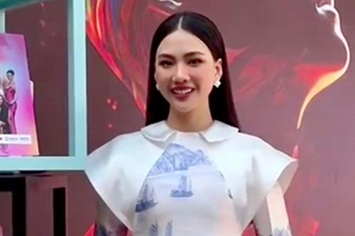 Hoa hậu Bùi Quỳnh Hoa muốn có cái nhìn công bằng cho người HIV/AIDS