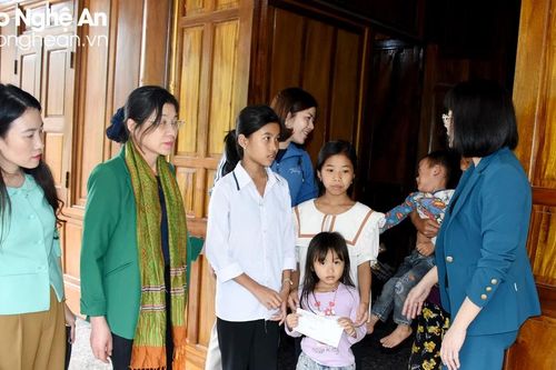 Hội đồng nhân dân tỉnh khảo sát chất lượng nguồn nhân lực, tình trạng trẻ em có bố mẹ đi làm ăn xa tại Kỳ Sơn