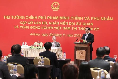 Thủ tướng và Phu nhân gặp gỡ cán bộ, nhân viên ĐSQ, cộng đồng người Việt Nam