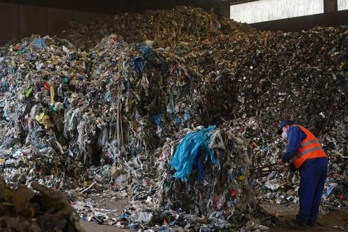 Ba Lan kiện Đức vận chuyển 35.000 tấn chất thải trong giai đoạn 2013-2018