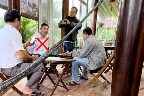 Bắt quả tang đối tượng tự giới thiệu là phóng viên nhận tiền của doanh nghiệp