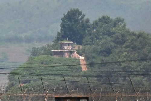 Hàn Quốc hoãn chương trình du lịch tới làng đình chiến ở biên giới liên Triều