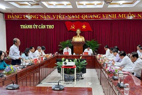 Đảng đoàn Hội Luật gia Việt Nam làm việc với Thành ủy Cần Thơ