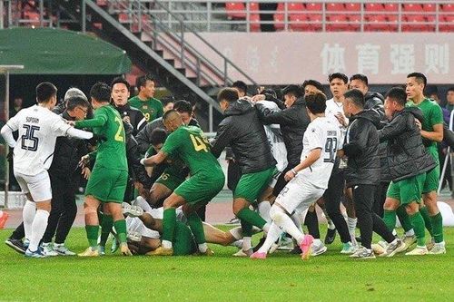 Ngoại binh Buriram thách thức, đòi 'xin địa chỉ' với cầu thủ Trung Quốc vì bị đánh hội đồng