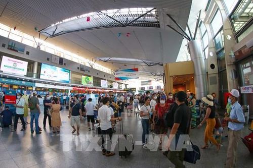 Nhà ga Quốc tế Đà Nẵng hạn chế đưa tiễn hành khách để giảm ùn tắc