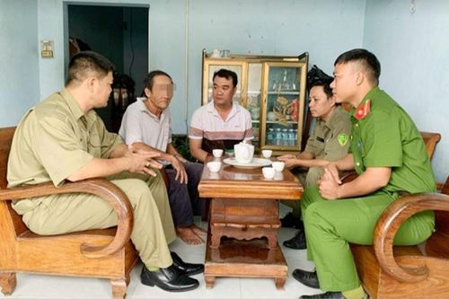 Người đàn ông đi hái nấm mãi không thấy về, ngỡ ngàng khi tìm thấy