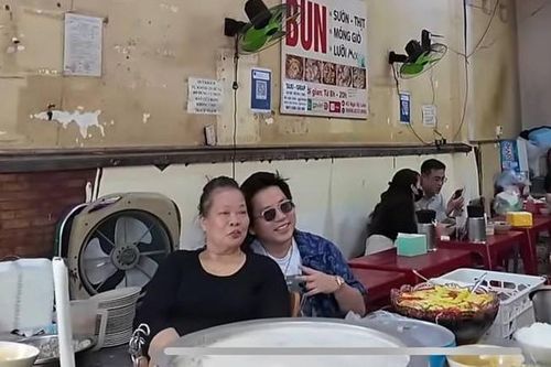 Khoa Pug đến hàng 'bún chửi' nổi tiếng tại Hà Nội và nhận điều bất ngờ khi ra về
