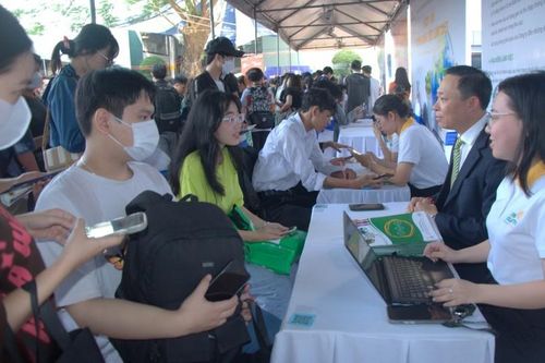 60 doanh nghiệp tuyển dụng 3.000 việc làm tại ngày hội tuyển dụng IUH
