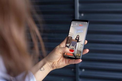 Chú trọng sự khác biệt giúp doanh nghiệp làm chủ 'đường đua' livestream thương mại điện tử
