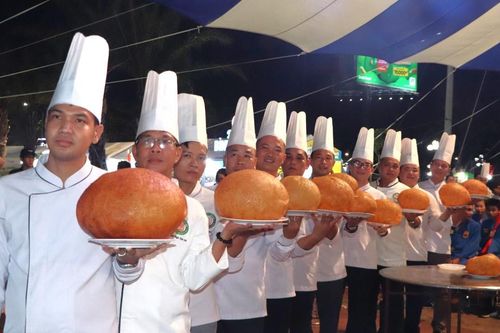 Món xôi chiên phồng nhận kỷ lục châu Á thu hút sự quan tâm của người dân