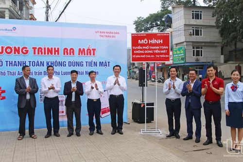 Phú Lương: Ra mắt tuyến phố văn minh, không dùng tiền mặt