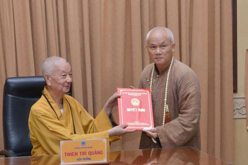 Học viện Phật giáo VN tại TP.HCM: Trao quyết định bổ sung nhân sự, lãnh đạo các khoa