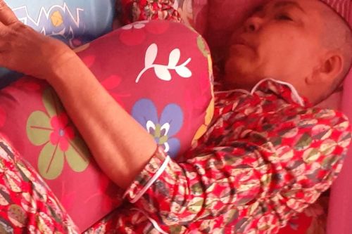 Mở rộng lòng từ: Con gái nghèo nuôi mẹ bệnh nặng
