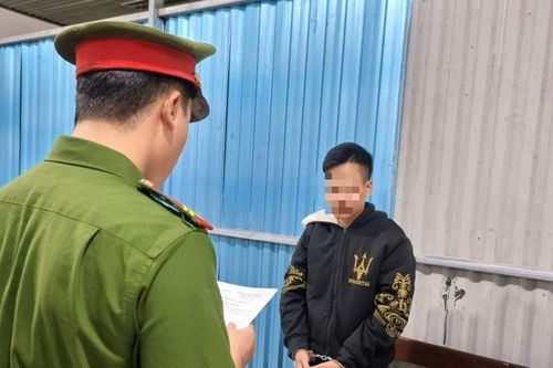 Tấn công Cảnh sát bằng bình xịt hơi cay, đối tượng bị khởi tố